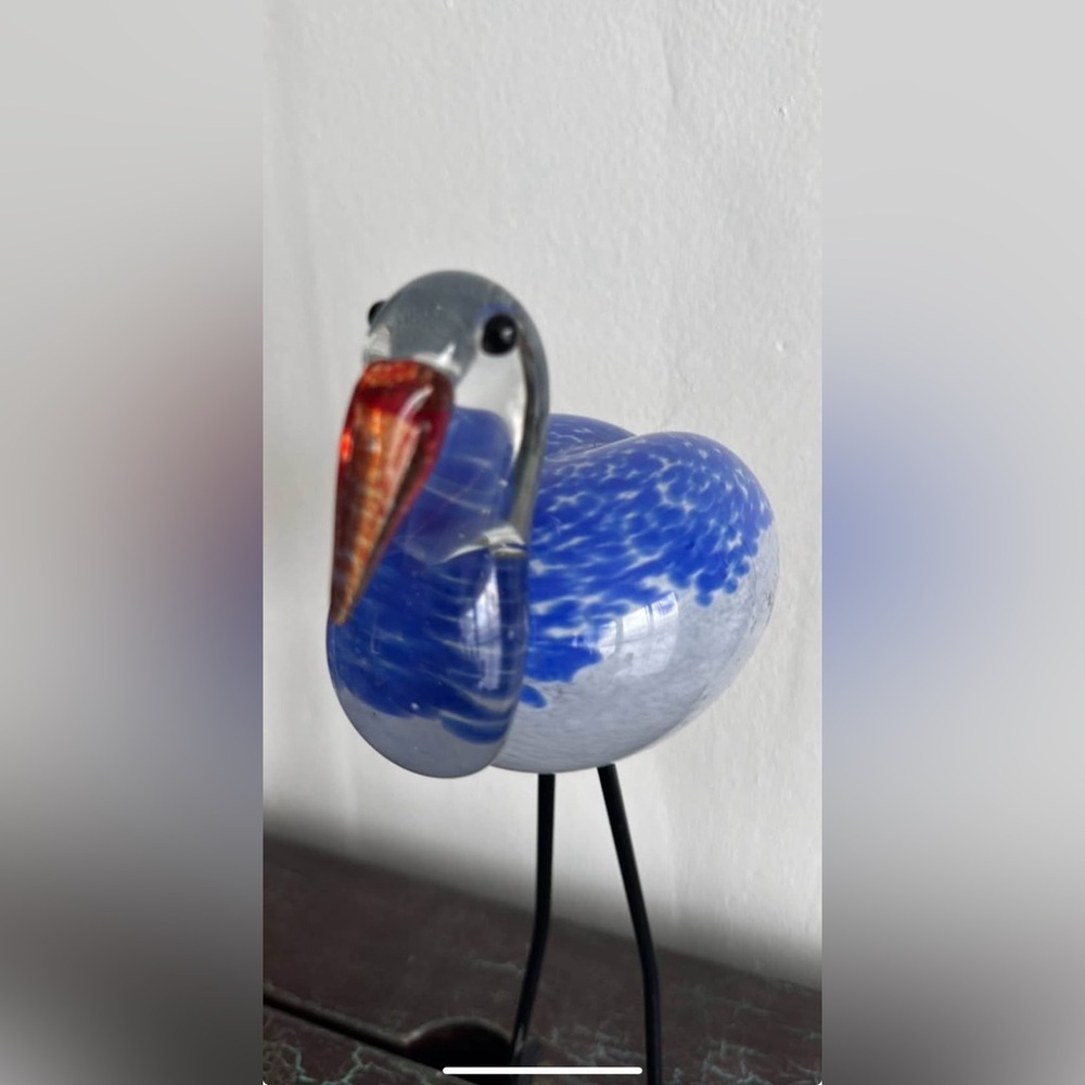 Pelican Glass Artwork Paperweight‎ with Legs